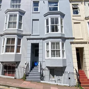 Centrally Located, Comfortable Near Station, And North Laines Apartment Brighton